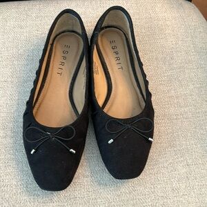 Comfy black flats